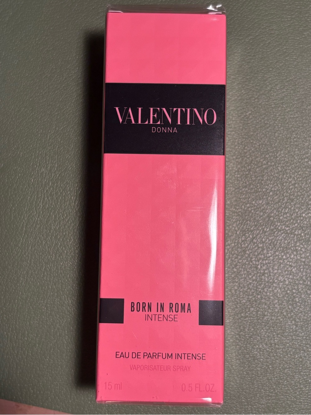 Valentino Donna Born in Roma Intense - Bright Pink Packaging